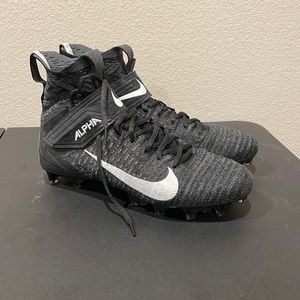 Nike Alpha Menace cleat